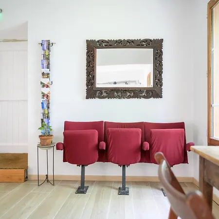 De La Soulondre Apartamento *